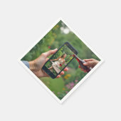 ワインを注ぐ携帯電話の女性 スタンダードカクテルナプキン (角)