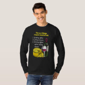 ワインを飲みながら食べ物チーズ・ケソ Tシャツ (正面フル)