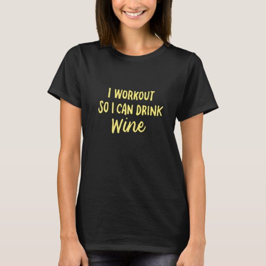 ワインを飲むために運動する フィットネス 飲酒 Tシャツ (正面)