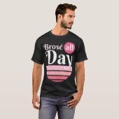 ワインを飲むブローズオールデイワイン Tシャツ (正面フル)