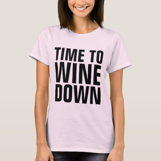 ワインを飲む時間おもしろい、女性のTシャツ Tシャツ (正面)