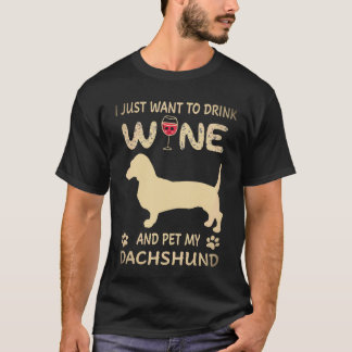 ワインを飲んでダックスフンドを撫でたいだけ Tシャツ