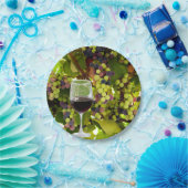 ワイングラスとつる植物で育つ紫の葡萄 ペーパープレート (パーティー)