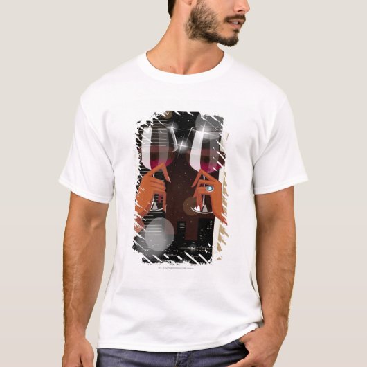 ワイングラスと焼くカップルのクローズアップ Tシャツ (正面)