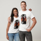 ワイングラスと焼くカップルのクローズアップ Tシャツ (ユニセックス)
