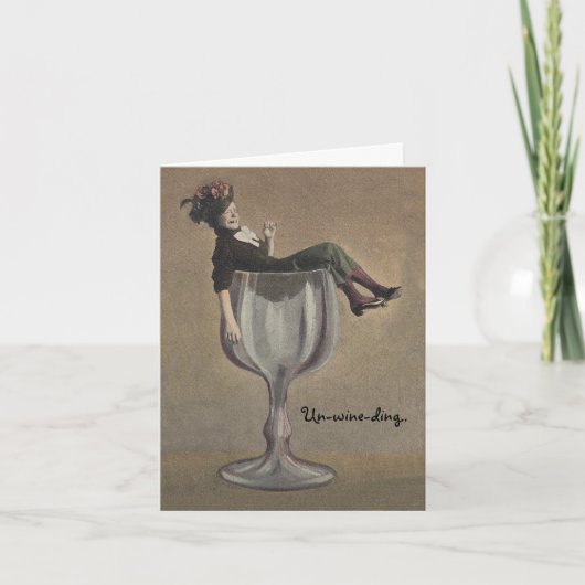 ワイングラスのヴィンテージのおもしろい旅行メッセージカードの女性 カード (正面)
