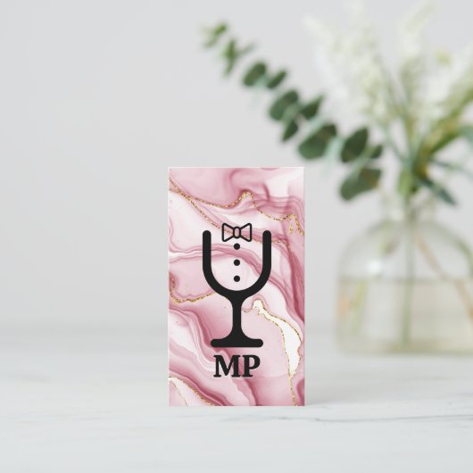 ワイングラスTuxedoロゴ |ピンクの大理石 名刺 (スタンド正面)