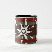 ワインセータープレイドイニシャルスノーフレーククリスマス ツートーンマグカップ (中央)