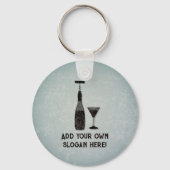 ワインボトルとカクテル – スローガンおもしろいを追加する キーホルダー (正面)