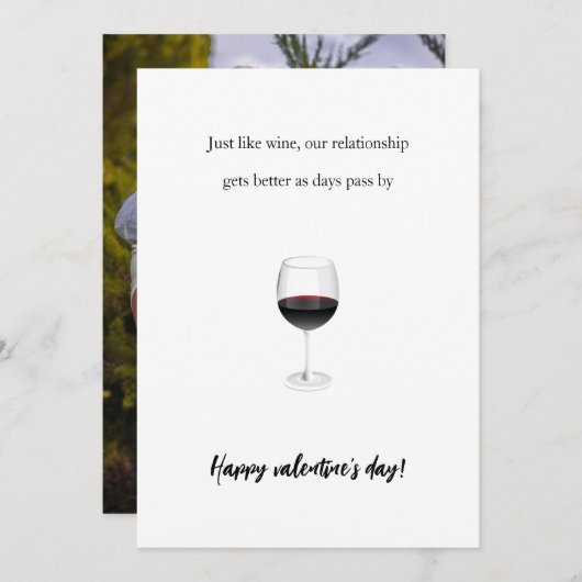 ワインボトルとロマンチックなカップルの後ろ姿の面白いバレンタインカード シーズンカード (正面/裏面)
