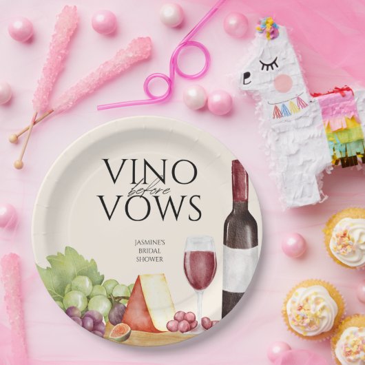ワインボトルと誓いの前のシャルキュテリーボードのプリントが施された紙皿 ブライダルシャワー ペーパープレート (パーティー)