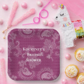 ワインボルドー色の白レース花飾り付きブライダルシャワー ペーパープレート (パーティー)