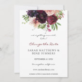 ワインレッドとコーラルピンクの花束  日程変更のお知らせ（大きいサイズ） 招待状 (正面)