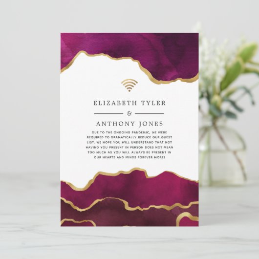 ワインレッドとゴールドのアゲート石を使用した結婚式のゲストリスト縮小のお知らせ 案内状 (スタンド正面)