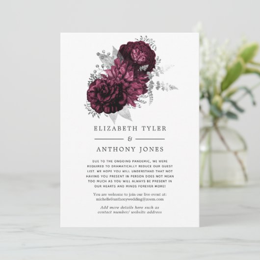 ワインレッドとシルバーの花柄　縮小された結婚式のゲストリスト 案内状 (スタンド正面)