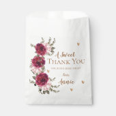ワインレッドとソフトピンクの花の感謝の気持ちを表す ブライダルシャワーのギフト フェイバーバッグ (正面)