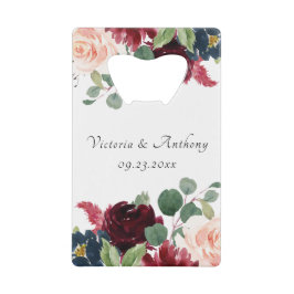 ワインレッドとピンクの花のエレガントなスクリプトウェディング クレジットカード栓抜き