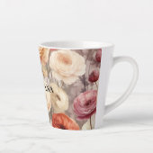 ワインレッドのクリーム色の春の花 カフェラテマグ (右)