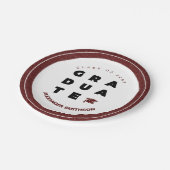 ワインレッドの太字の卒業文字と帽子　卒業式 ペーパープレート (アングル)