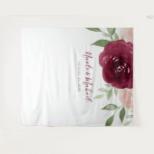 ワインレッドの水彩花の結婚式用背景 タペストリー (正面(横))