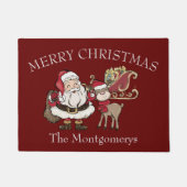 ワインレッドの背景にカラフルなサンタクロースとルドルフ ドアマット (正面)