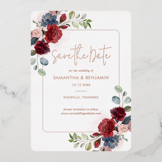 ワインレッドの花と緑の装飾　結婚式のお知らせ　ローズゴールド 箔招待状 (正面)