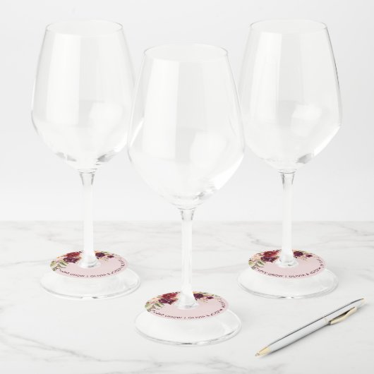 ワインレッドの花を飾ったピンクのウェディング ワイングラスタグ (セット)