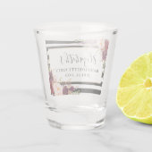 ワインレッドの花柄ストライプ ブライズメイドパーティー ショットグラス (裏面)