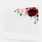 ワインレッドの花、ピンクの花、結婚式のウェルカムボード アクリルサイン (傾斜)