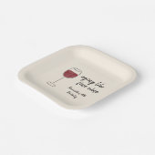 ワインレッド素晴らしワイングラス誕生日のように熟成 ペーパープレート (傾斜あり)