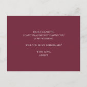 ワインレッド 私の花嫁の介添人になってくれる？ マロン色の花 インビテーションポストカード (裏面)