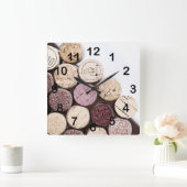 ワイン・ボトルのコルク スクエア壁時計 (ホーム)