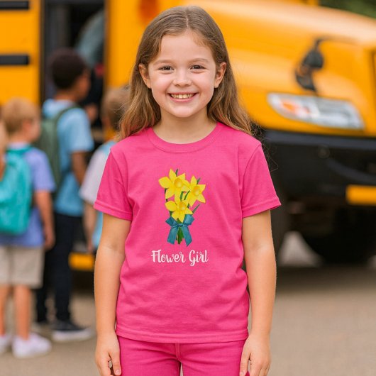 ワウピンクと黄色の水仙の花の少女 Tシャツ