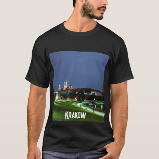 ワエル城の夜のポーランド、クラクフで Tシャツ (正面)