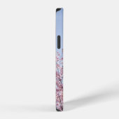 ワオの木のピンクの花を通り抜ける太陽の光線 iPhoneケース (右側面)