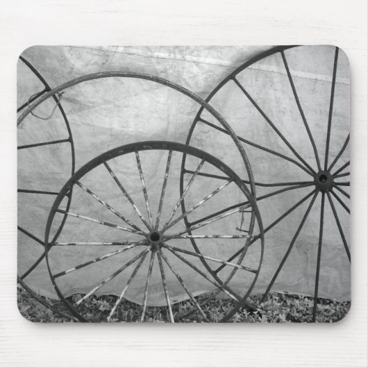 ワゴンホイールの静物画 マウスパッド (正面)