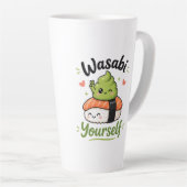 ワサビってる – かわいいかわいい寿司のダジャレ カフェラテマグ (右アングル)
