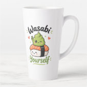 ワサビってる – かわいいかわいい寿司のダジャレ カフェラテマグ (右)