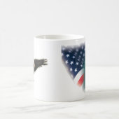 ワシが付いているメキシコ系アメリカ人のコーヒー・マグ コーヒーマグカップ (中央)