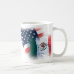 ワシが付いているメキシコ系アメリカ人のコーヒー・マグ コーヒーマグカップ