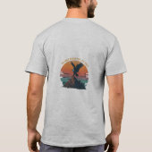 ワシが獲物を待っている Tシャツ (裏面)