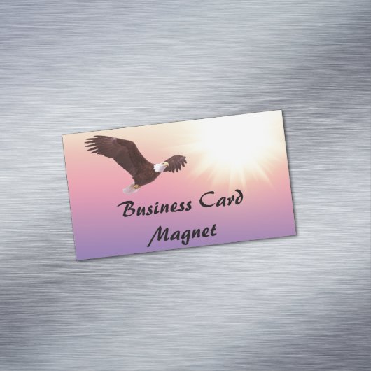 ワシの鳥の夕日は翼を空に飛ばして飛ぶ マグネット名刺 (インサイチュ)