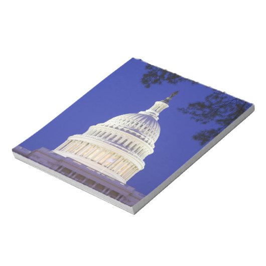 ワシントンの夜の米国議会議事堂のロタンダ ノートパッド (回転)
