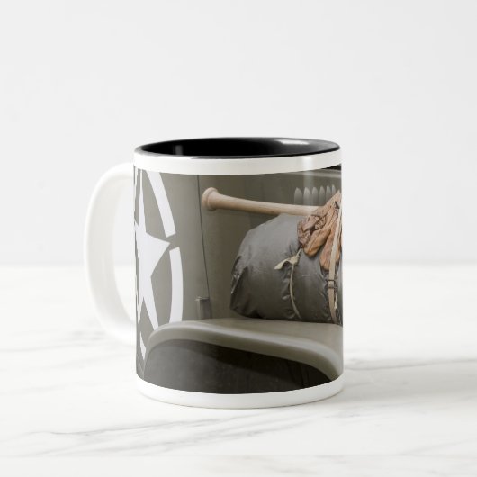 ワシントン州のオリンピア、軍のairshow。 7 ツートーンマグカップ (正面左)