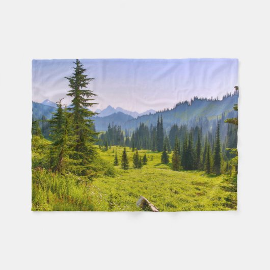 ワシントン州の山と森の風景 フリースブランケット (正面(横))