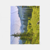 ワシントン州の山と森の風景 フリースブランケット (正面)