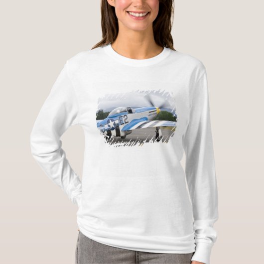 ワシントン州オリンピアの軍事航空ショー Tシャツ (正面)