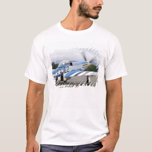 ワシントン州オリンピア、軍事エアショー Tシャツ (正面)