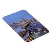 ワシントン州シアトルのDusk on Bell Harbor。 マグネット (右側)