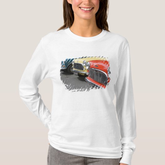 ワシントン州シアトル、クラシックなイギリス車 Tシャツ (正面)
